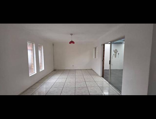 3 BEDROOM TOWNHOUSE FOR SALE IN BOKSBURG NORTH